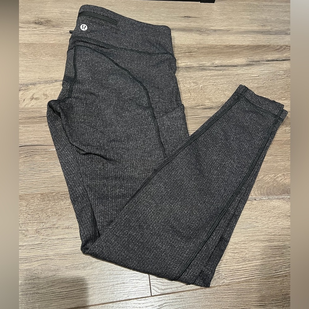 Lululemon Women’s leggings with pockets. Gray. Size 6.